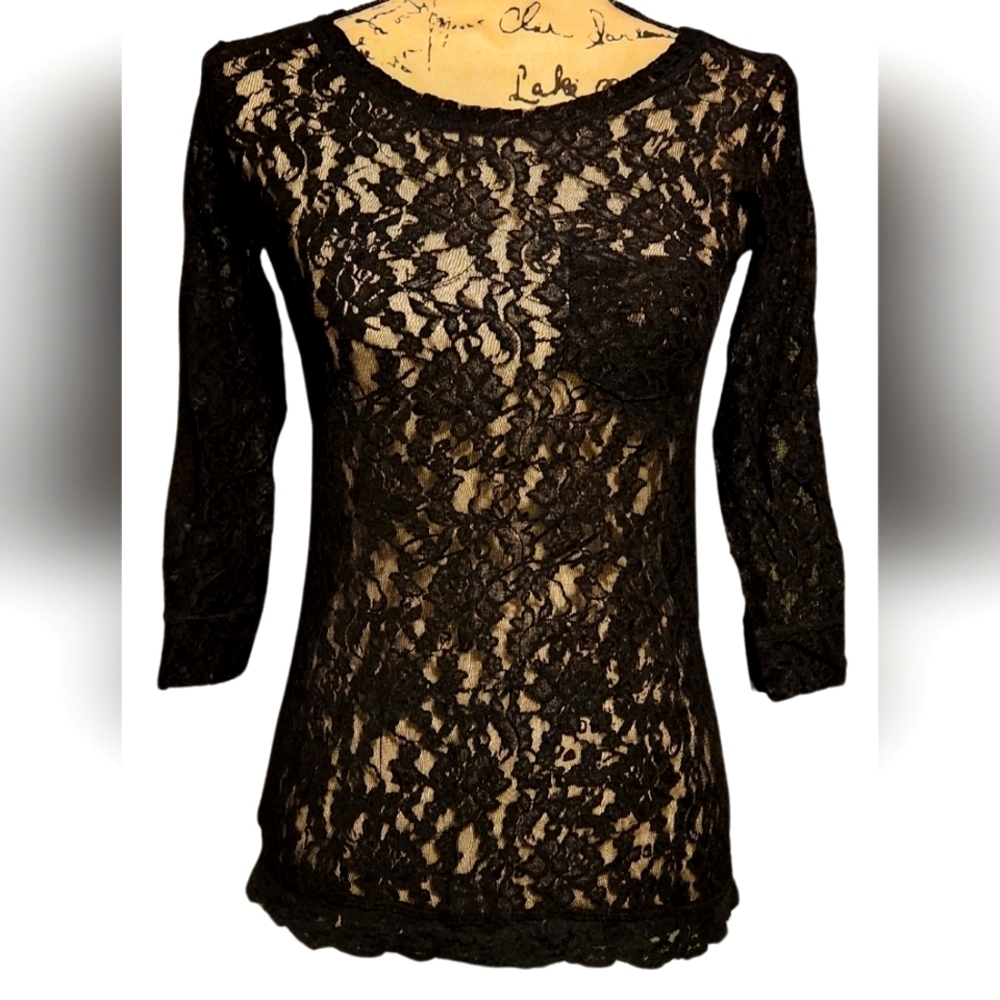 Dynamite Petite Lace 3/4 Sleeve Top